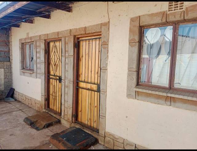 8 BEDROOM HOUSE FOR SALE IN ROODEKOP